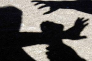 12 yaşındaki kız &ccedil;ocuğu annesini tecav&uuml;zden kurtardı