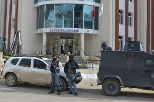 &Ccedil;atak Belediye Başkanı Bartu g&ouml;zaltına alındı
