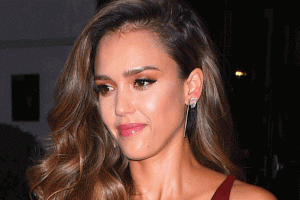 Jessica Alba yine nefes kesti!