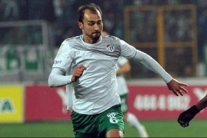 Bursasporlu Şamil &Ccedil;inaz Sparta Prag'ın radarına girdi