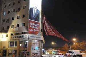 AK Parti binasının yakınında poşet tedirginliği