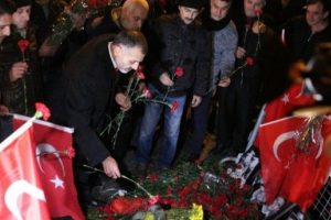 Taksiciler Reina'daki ter&ouml;r saldırısında hayatlarını kaybedenleri andı