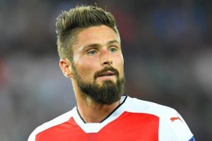 Arsenal'i Fransız golc&uuml;s&uuml; Giroud kurtardı
