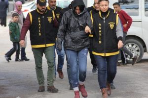 'Polisiz' diye kandırıp 3 vatandaşı 170 bin TL dolandırdılar