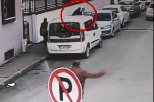 Bir kadını şehrin orta yerinde, g&uuml;peg&uuml;nd&uuml;z b&ouml;yle ka&ccedil;ırdılar