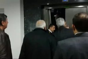 Belediye meclis &uuml;yeleri asans&ouml;rde mahsur kaldı