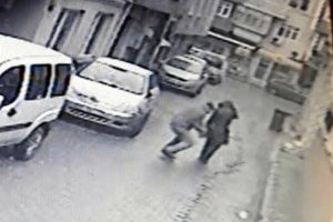 Kapka&ccedil; anı g&uuml;venlik kamerasına yansıdı