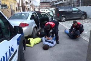 Bursa'da Ortak&ouml;y zanlısı i&ccedil;in alarmdaki polisten nefes kesen operasyon