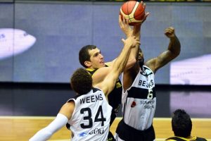 Beşiktaş Sompo Japan'da Fenerbah&ccedil;e'ye bileniyor