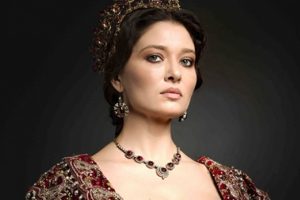 Nurg&uuml;l Yeşil&ccedil;ay'a b&uuml;y&uuml;k onur