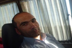 &Ccedil;atıdan d&uuml;şen okul m&uuml;d&uuml;r&uuml; hayatını kaybetti