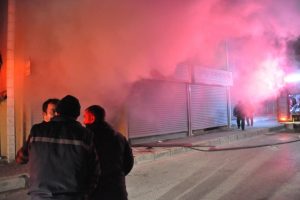 Yangında can pazarı: 5 kişi dumandan zehirlendi