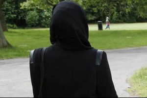 M&uuml;sl&uuml;man kadına s&ouml;zl&uuml; saldırıya para cezası