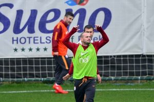 Galatasaray yağmur altında &ccedil;alıştı
