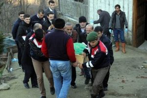 Annesini ve kız kardeşlerini &ouml;ld&uuml;rd&uuml;ğ&uuml;n&uuml; jandarmada &ouml;ğrendi