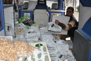 Sınır &ouml;tesindeki askerlere baklava ve Antep fıstığı