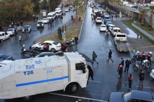 İzmir Adliyesi'ndeki ş&uuml;pheli ara&ccedil; kontroll&uuml; patlatıldı