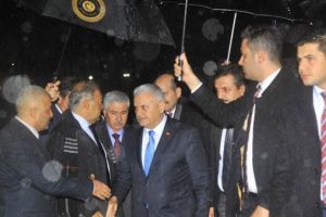 Başbakan Yıldırım'dan yaralılara ziyaret