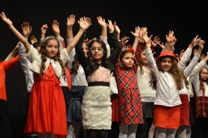 Bursa Nil&uuml;fer &Ccedil;ocuk Korosu'ndan barışa &ccedil;ağrı