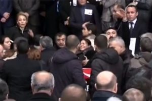 İzmir şehitleri i&ccedil;in adliyede t&ouml;ren
