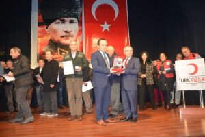 T&uuml;rk Kızılayı'ndan Bursa'da kan bağış&ccedil;ılarına &ouml;d&uuml;l