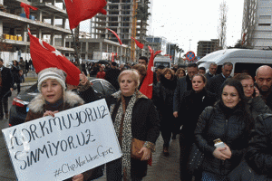 CHP'liler, patlama noktasına kırmızı karanfiller bıraktı