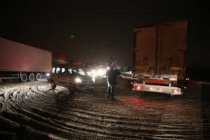 Bursa-İzmir Karayolu 13 saat sonra yeniden trafiğe a&ccedil;ıldı