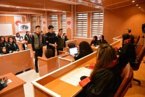 Bursa'da bu lisede hem duruşma salonu, hem cezaevi var