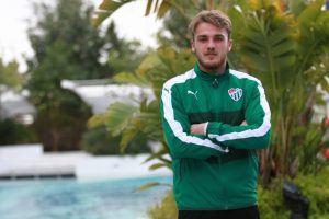 Bursaspor'un gen&ccedil; stoperi: Ayrılma niyetim yok