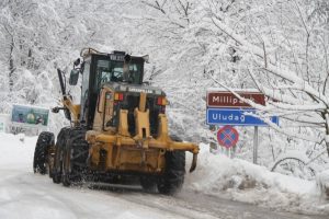 Bursa Uludağ'da kar kalınlığı 260 santimetreye ulaştı