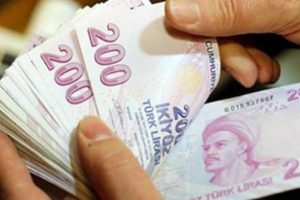 Emekli b&uuml;y&uuml;kel&ccedil;i dolandırıcı kurbanı oldu