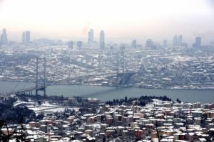 İstanbul Boğazı'nda gemi trafiğine tipi engeli