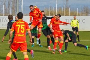 G&ouml;ztepe, hazırlık ma&ccedil;ında Akhisar Belediyespor'a mağlup oldu