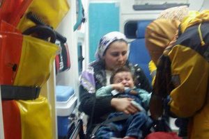 Minik Yağız 4 saatlik m&uuml;cadelenin ardından hastaneye yetiştirildi
