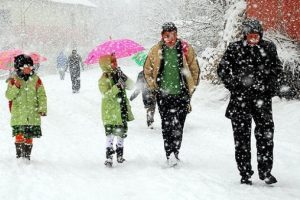 Bursa'da bug&uuml;n 9 Ocak Pazartesi okullar tatil mi?
