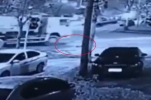 Sınava yetişmek isterken kamyonun altında kaldı