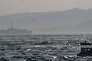 İstanbul Boğazı &ccedil;ift y&ouml;nl&uuml; gemi ge&ccedil;işlerine kapatıldı