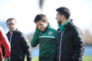Bursaspor'da Batalla kanlar i&ccedil;inde antrenmanı yarıda bıraktı
