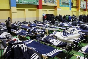 Evsizler spor salonunda ağırlanıyor