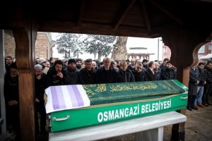 Yayıncı Cahit &Ccedil;ollak'ın cenazesi Bursa'da toprağa verildi