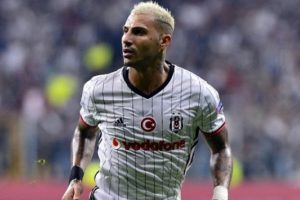 "Sakin olun buradayım j&uuml;bilem Beşiktaş'ta"