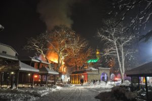 Bursa'da 185 yıllık tarihi binalar k&uuml;le d&ouml;nd&uuml;