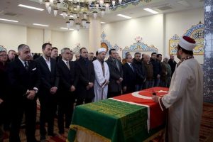Osmanlı hanedan reisi Osmanoğlu son yolculuğuna uğurlandı