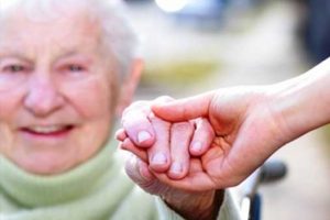 Yaşlı yakını olana devletten ayda 1000 TL