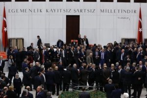 Anayasa değişiklik teklifinin maddelerine ge&ccedil;ilmesi kabul edildi