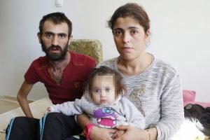 HIV vir&uuml;s&uuml; bulaşan aile yardım bekliyor