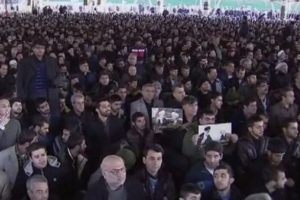 Eski İran Cumhurbaşkanı'nın cenaze t&ouml;renine y&uuml;z binlerce kişi katılıyor