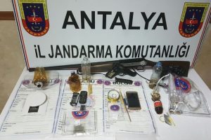 Antalya'da uyuşturucu &ccedil;etesi &ccedil;&ouml;kertildi: 11 g&ouml;zaltı