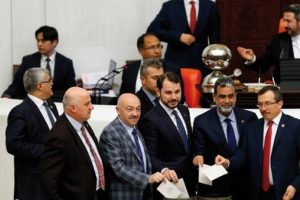 Anayasa değişikliği teklifinin 1. ve 2'nci maddesi kabul edildi
