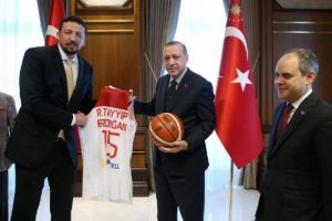 Cumhurbaşkanı Erdoğan, TBF Y&ouml;netim Kurulu'nu kabul etti